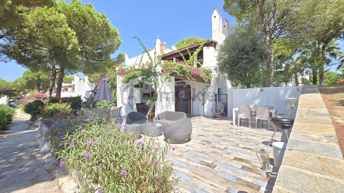 Maya Tatil Köyünde 4+1 Geniş Bahçe Katı Satılık Daire