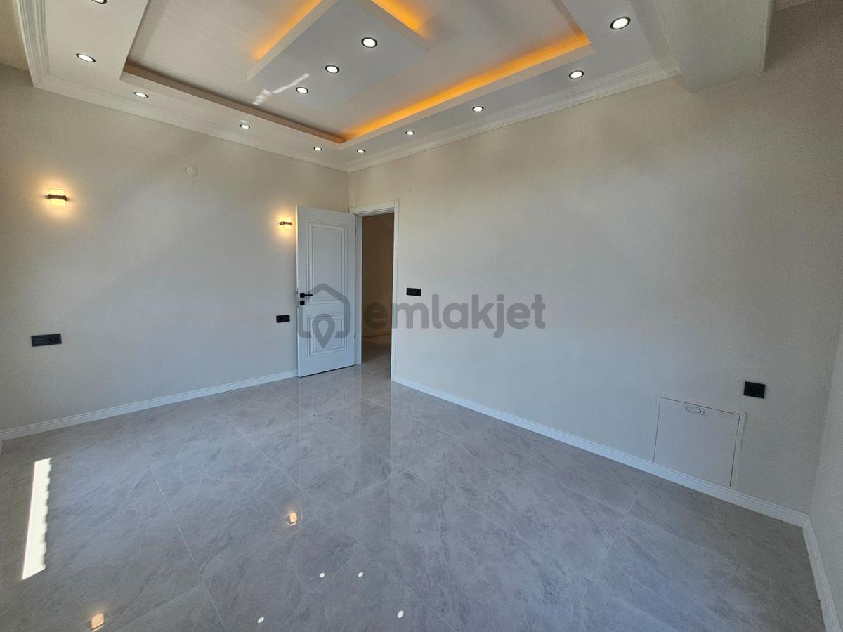 Deniz'e 50 Mt Mesafede 3+1 , Geniş Bahçeli Satılık Villa - 22
