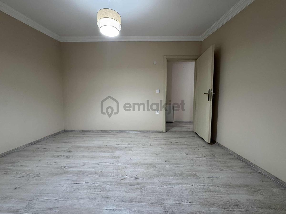 Dikili Merkezde Geniş Teraslı Balkonlu 3+1 Dubleks - 24