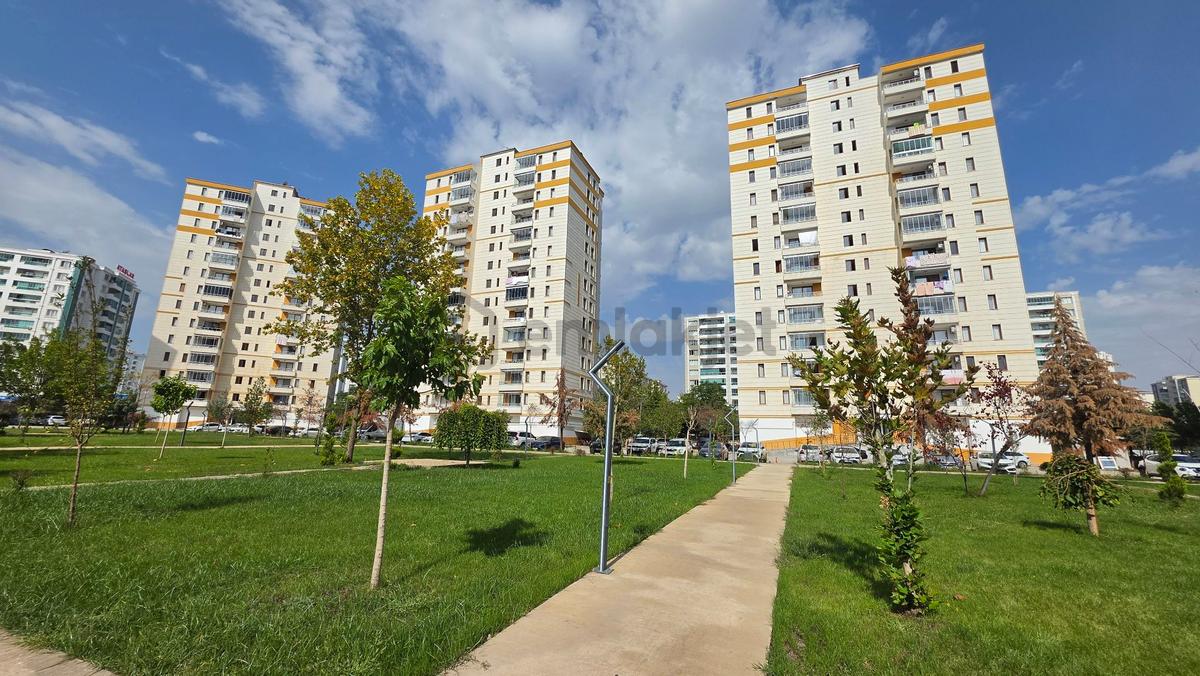 Stad Yolu Üzerli Kiralık Havuzlu 4+1 Daire