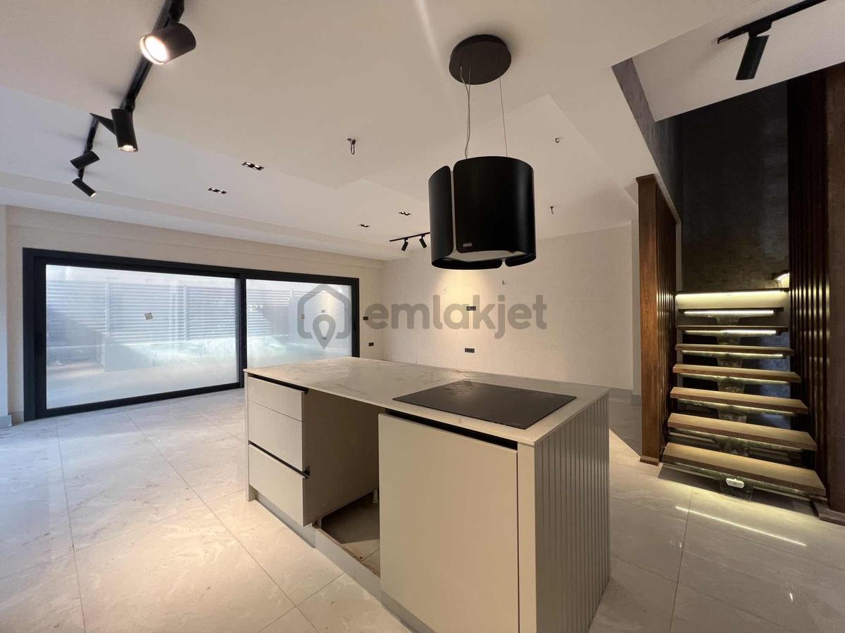 Urla Çamlıçay'da Denize Sıfır Site İçinde Satılık 3+1 Villa - 6