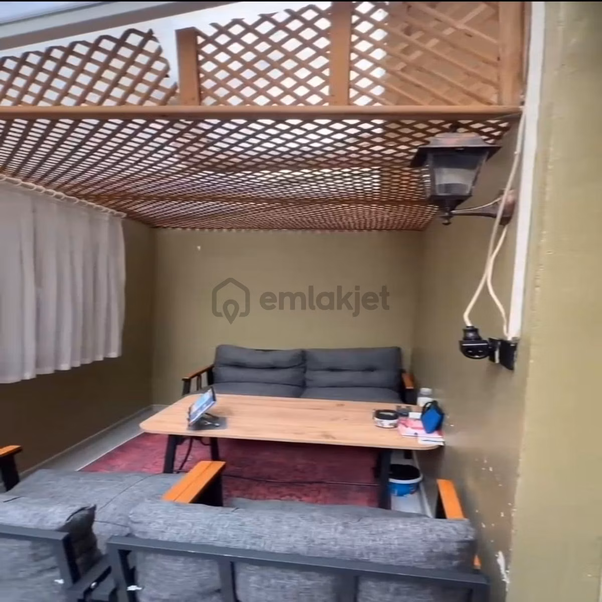 Esenyurt Bağlarçeşme'de Geniş Kış Bahçeli Daire - 12