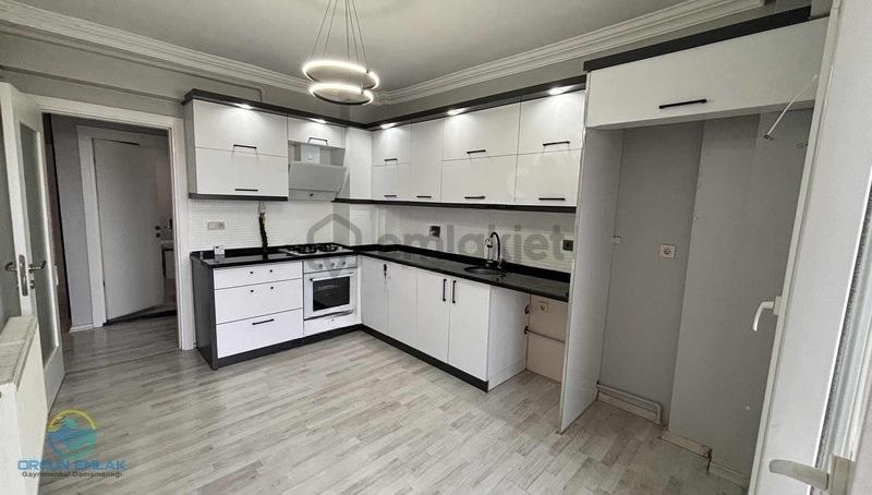Orçun Emlak'tan Kaymakamlık Caddesinde Kiralık 2+1 Daire