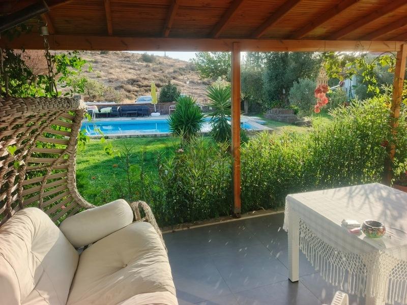 Foça İsmetpaşa'da Nezih Sitede Eşyalı 3+1 Villa - 3