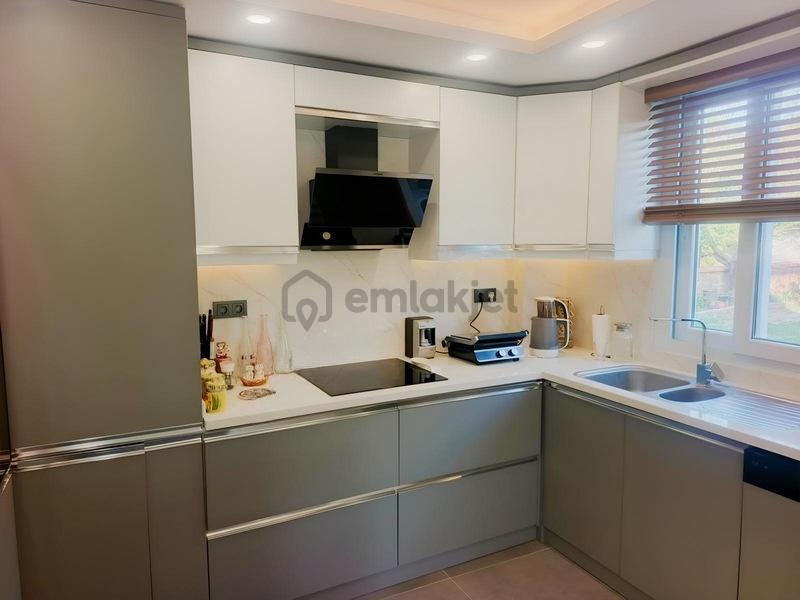 Foça İsmetpaşa'da Nezih Sitede Eşyalı 3+1 Villa - 27