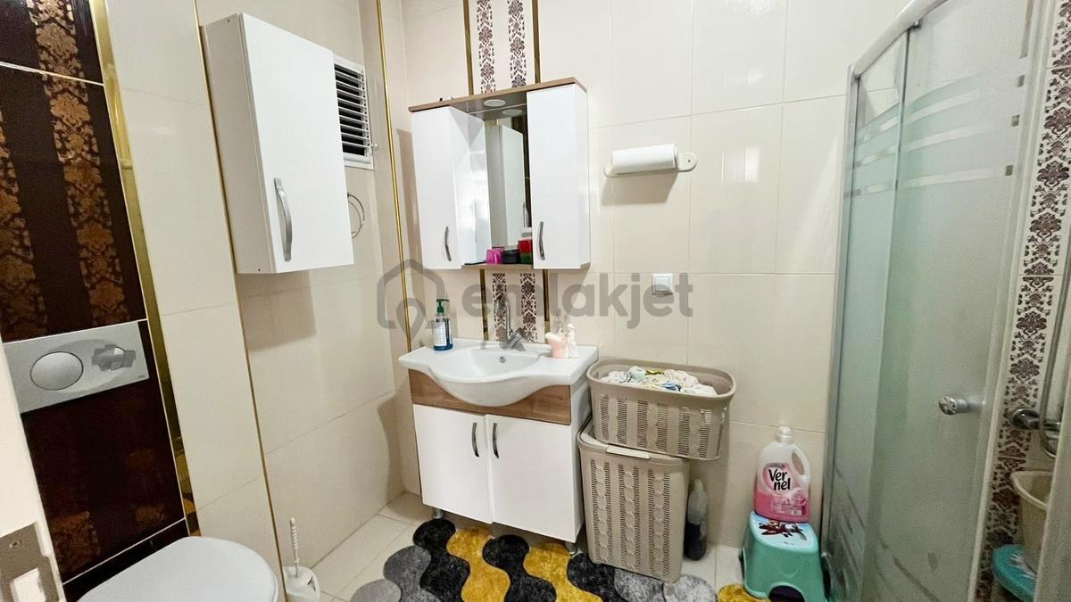 Tek Bloklu Site İçerisinde Ebeveyn Banyolu Full+ Full Yapılı 3+1 - 30