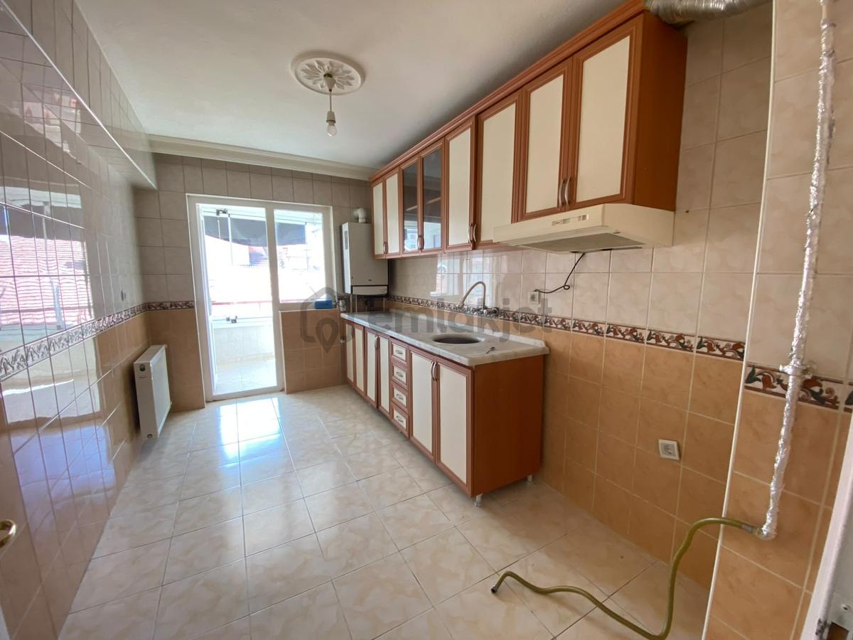 Anadolu Caddesinde Ara Kat Güney Cephe Çift Balkonlu Kiralık - 3
