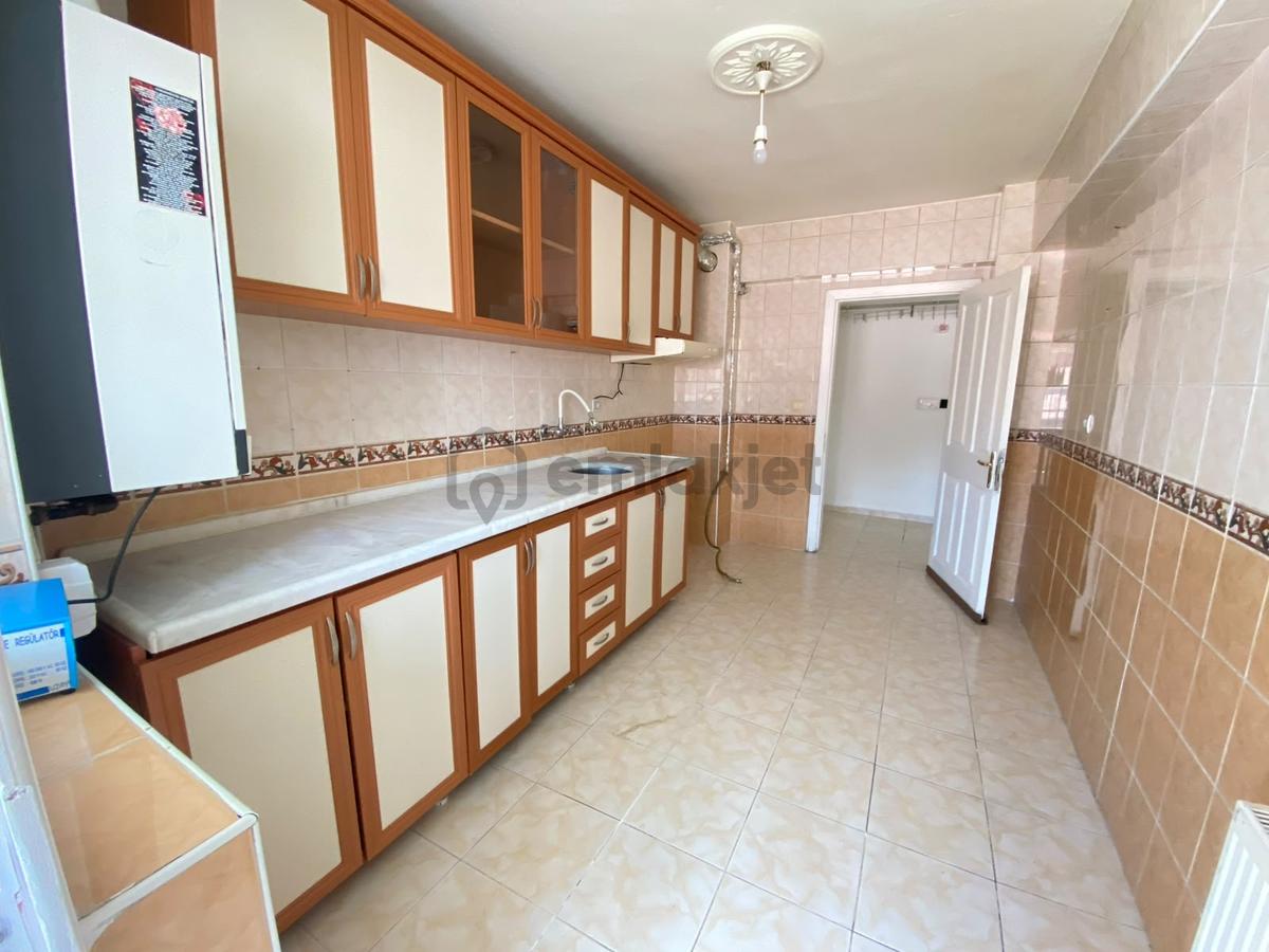 Anadolu Caddesinde Ara Kat Güney Cephe Çift Balkonlu Kiralık - 6