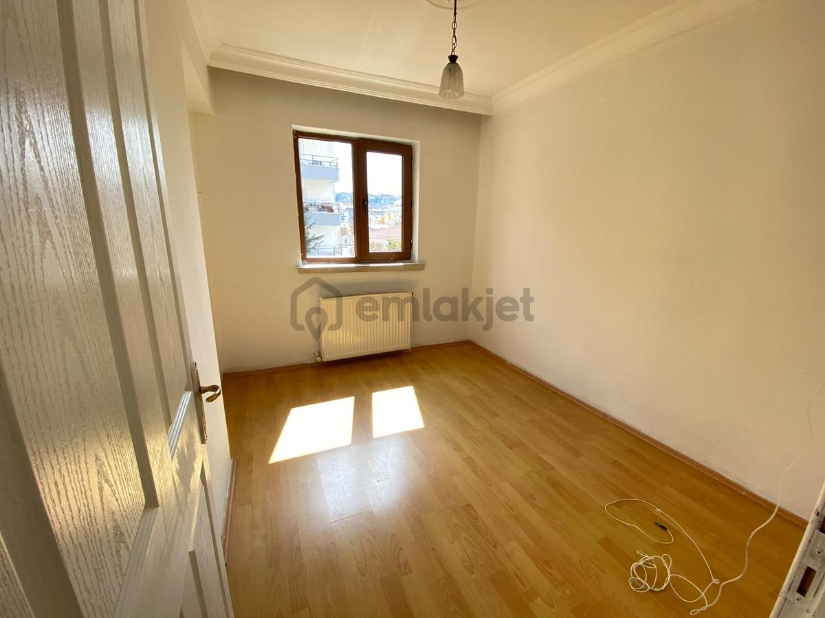 Anadolu Caddesinde Ara Kat Güney Cephe Çift Balkonlu Kiralık - 27