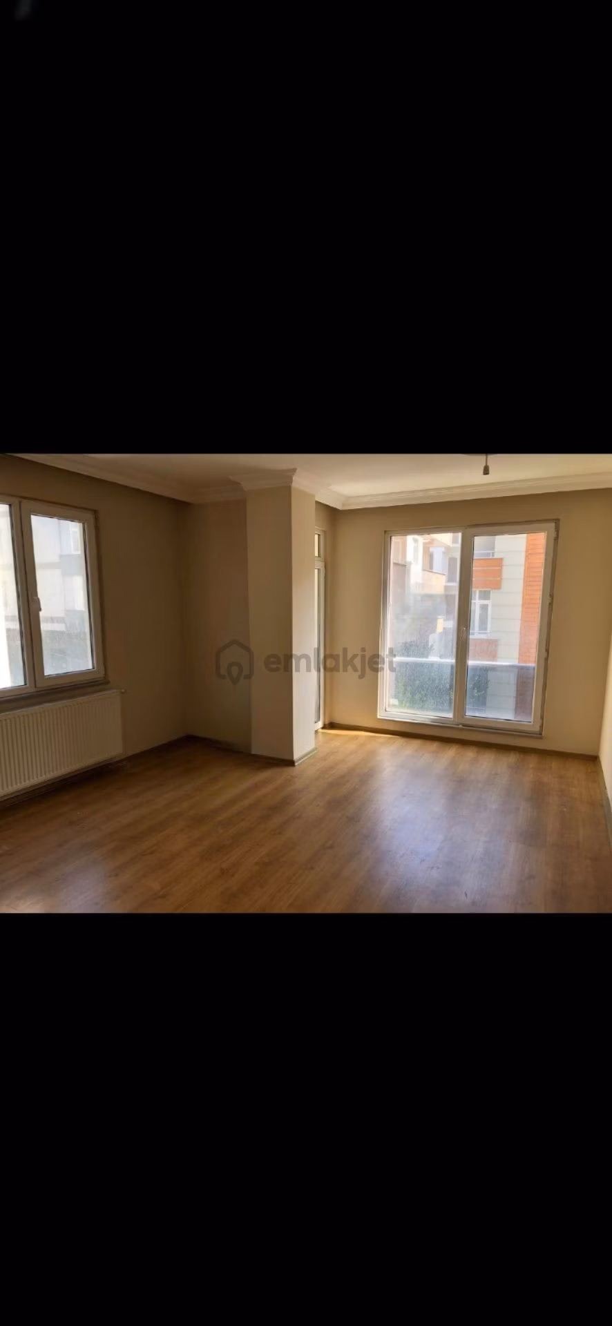 Ümraniye Armağanevler Site Mahallesi Diriliş Caddesi Finans Merkezi Yürüme Mesafesi Site İçi 2.kat 2