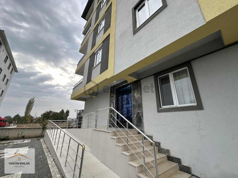 Hakan Emlaktan Mehmetçik Lisesi Civarı 3+1 Daire