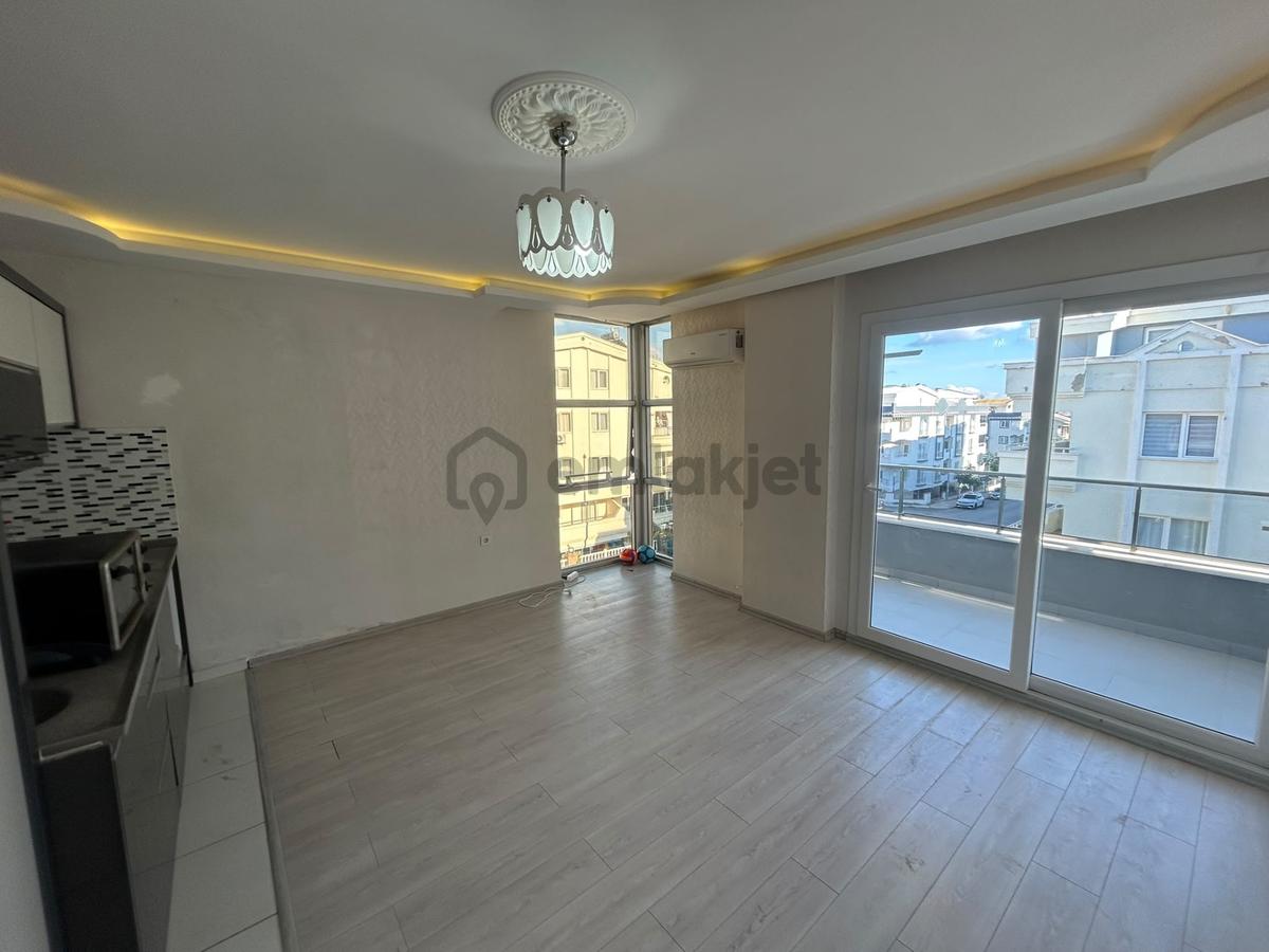 Havuzlu Sitede 1+1 Daire Arakat Asansörlü - 4