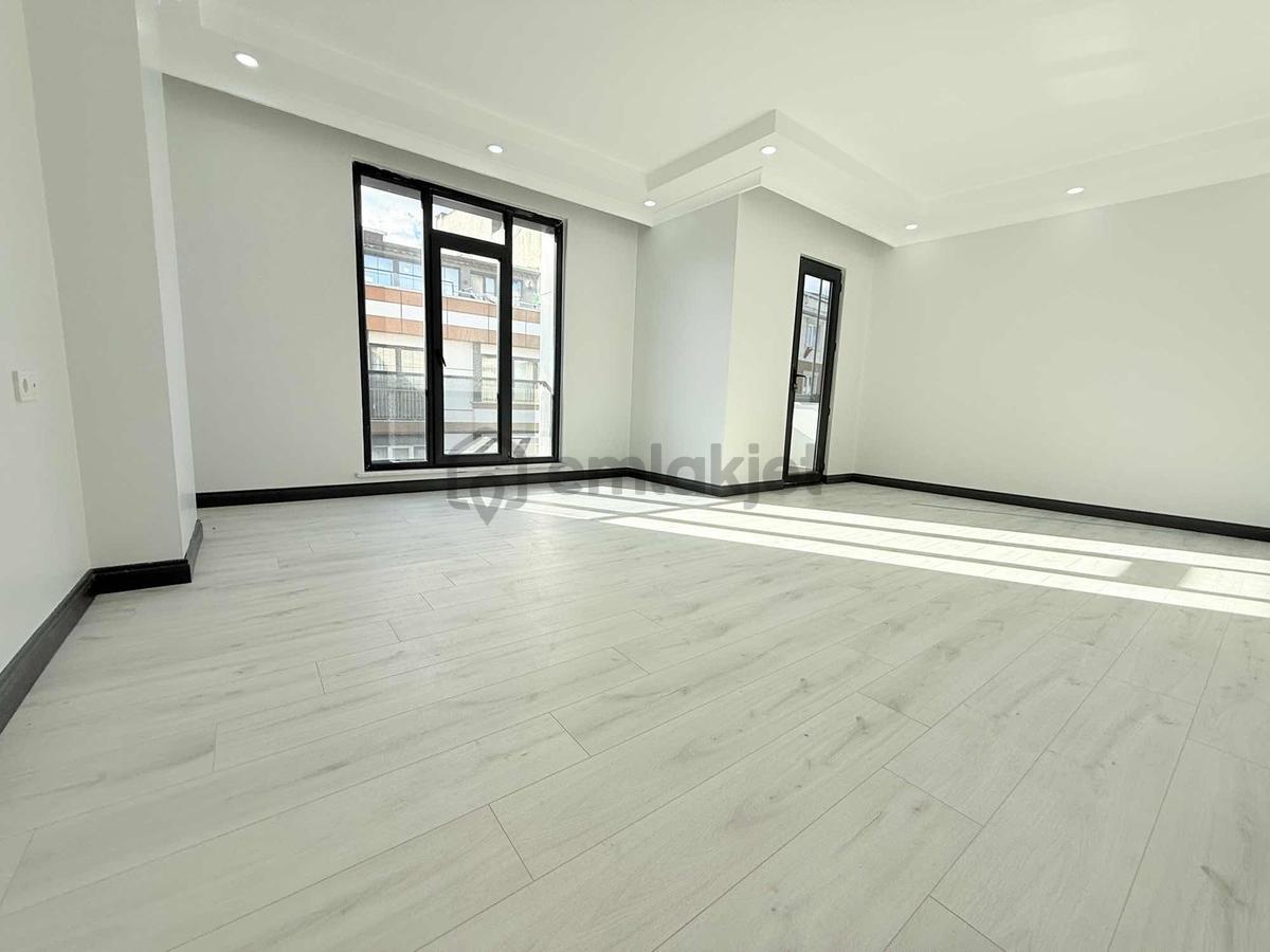 Arzu Emlak'tan Gazi Mah Kapalı Otoparklı Kiralık Ara Kat Daire