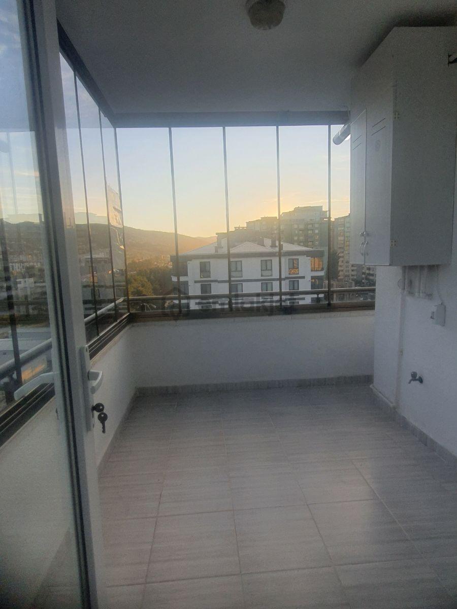 Derebahçe'de Manzaralı Kiralık 3+1 Daire - 12