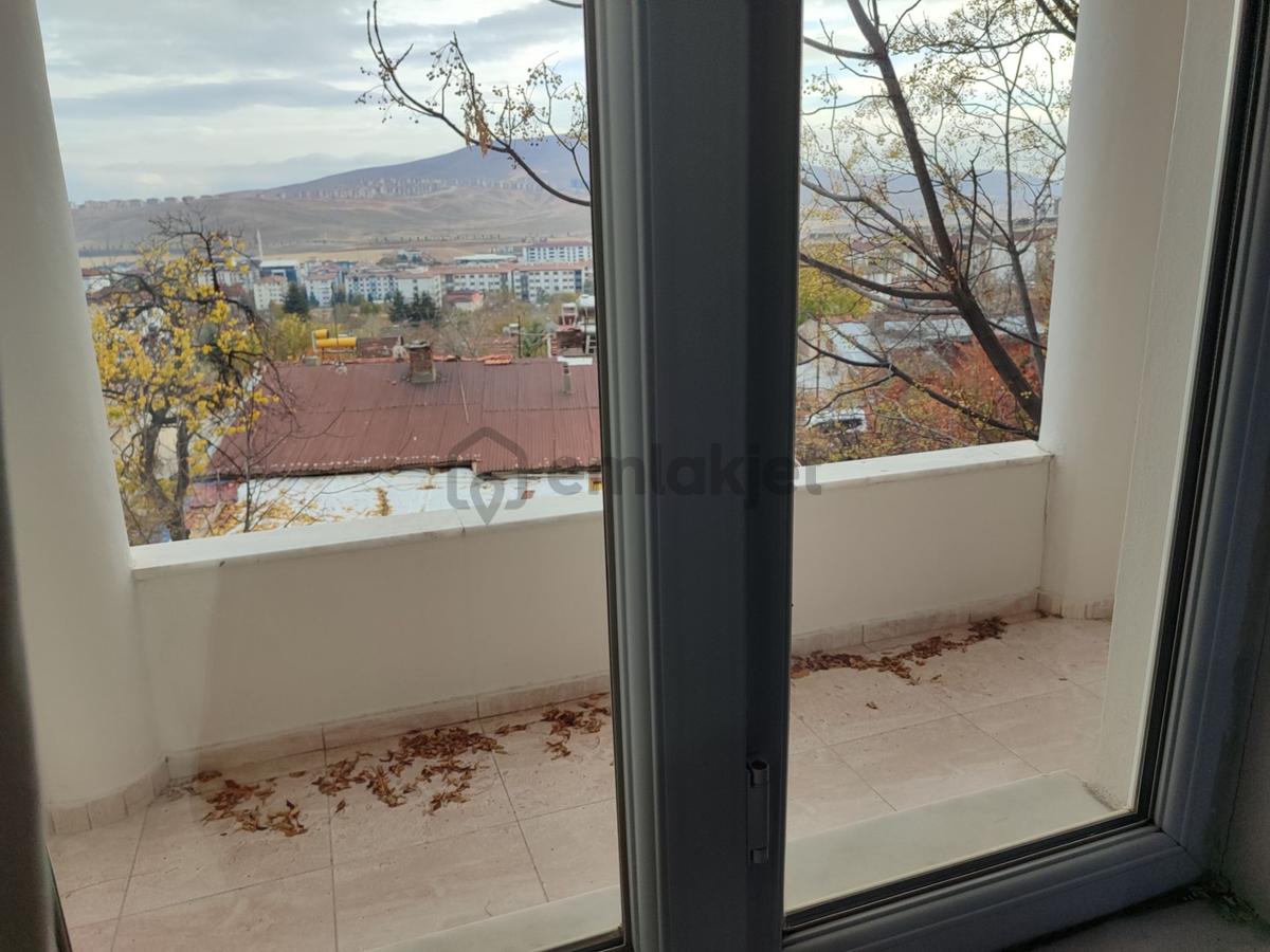 Abdullah Paşa Mahallesi Kiralık 2+1 Müstakil Ev - 13