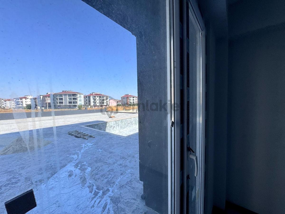 Çorlu Hatip Mah Havuzlu Site İçerisinde Satılık 1+1 Daire - 15