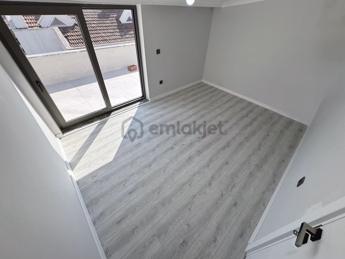 ▀güçten Gürede Denize 400m Geniş Teraslı Ebeveynli Lüx 4+1 Villa - 8