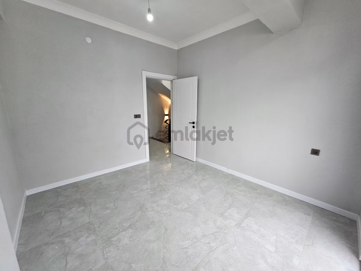 Denize Yürüme Mesafesinde, 3+1 Yerden Isıtmalı Bahçeli Villa - 22