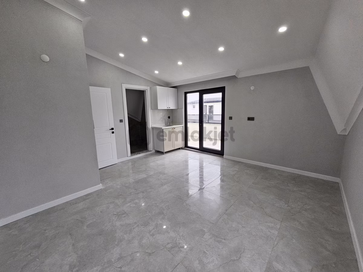 Denize Yürüme Mesafesinde, 3+1 Yerden Isıtmalı Bahçeli Villa - 32
