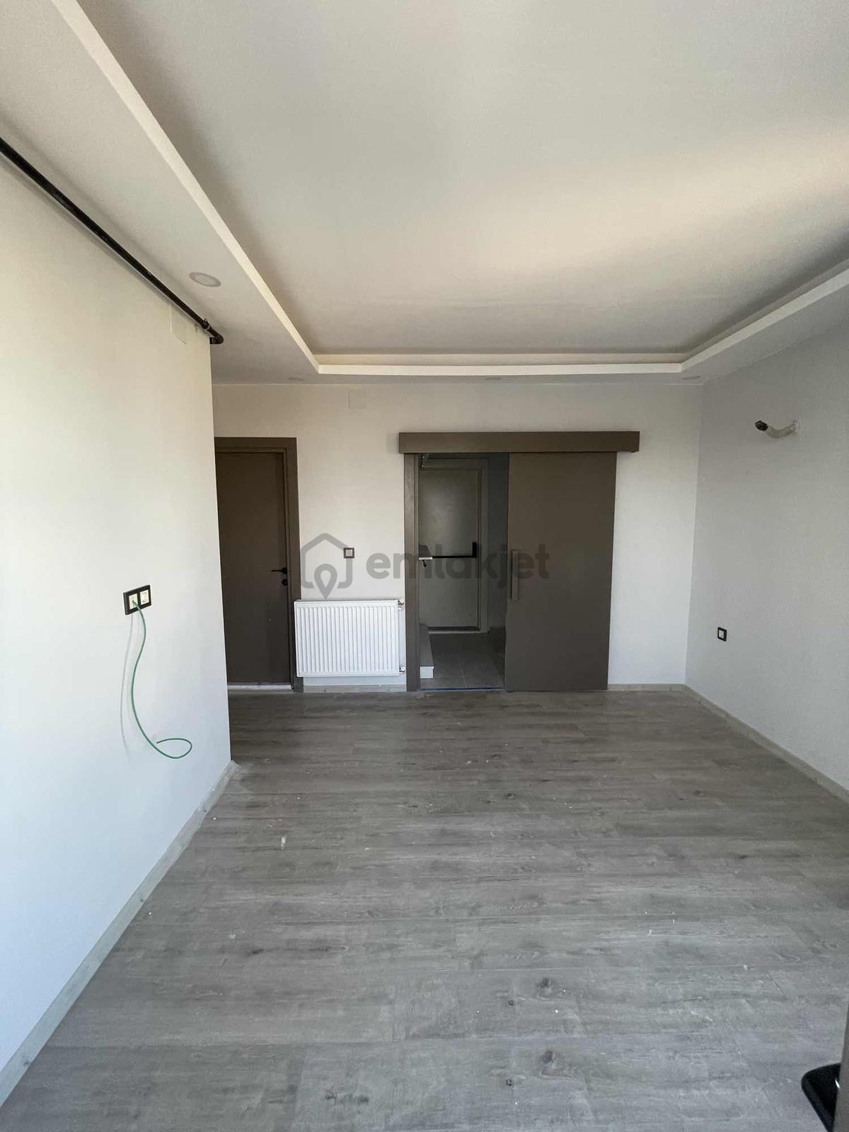 Catalan Bulv.uzerı 2 Bloklu Sıte Cok Genıs Ebevyn Ve G.odalı 2+1 - 20