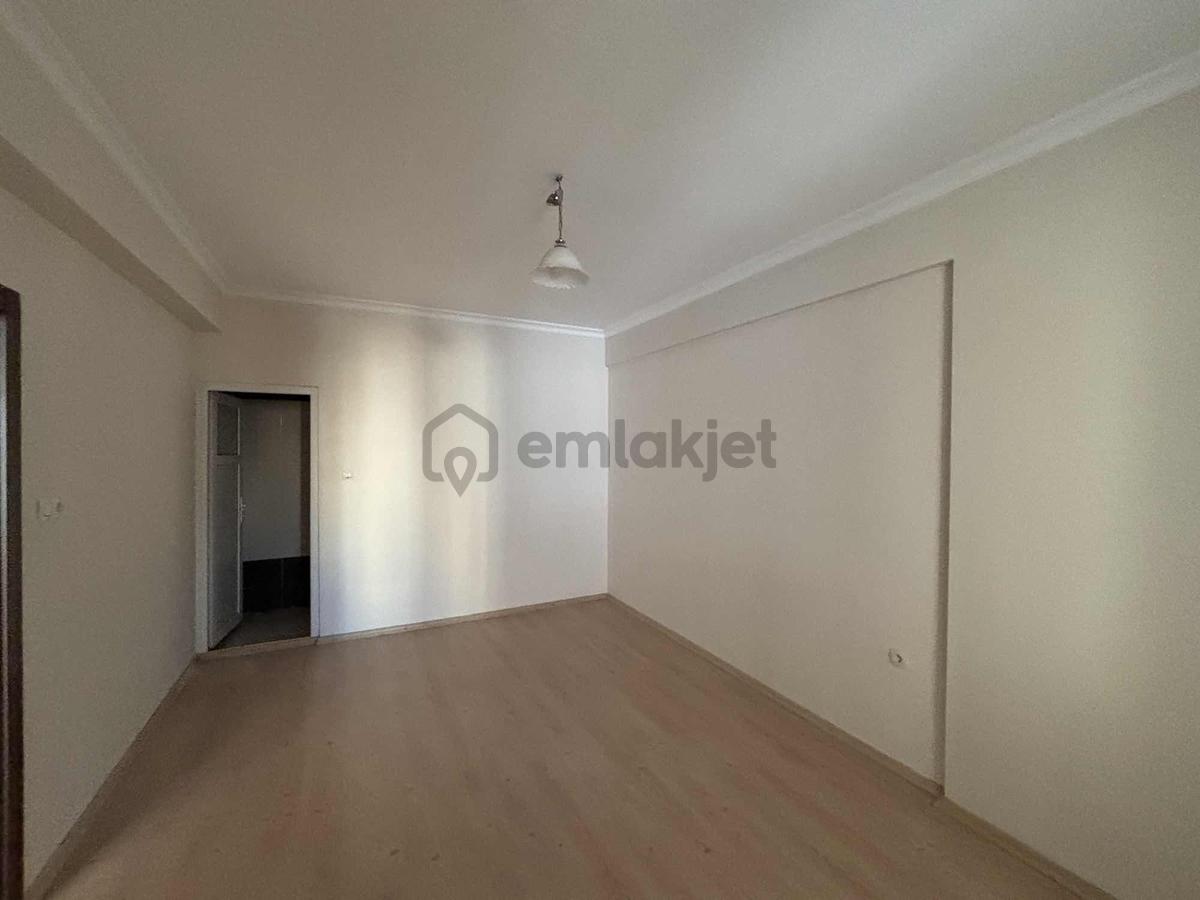 Tekerek'te Ana Cadde Üzeri Geniş Kiralık 3+1 Daire - 16