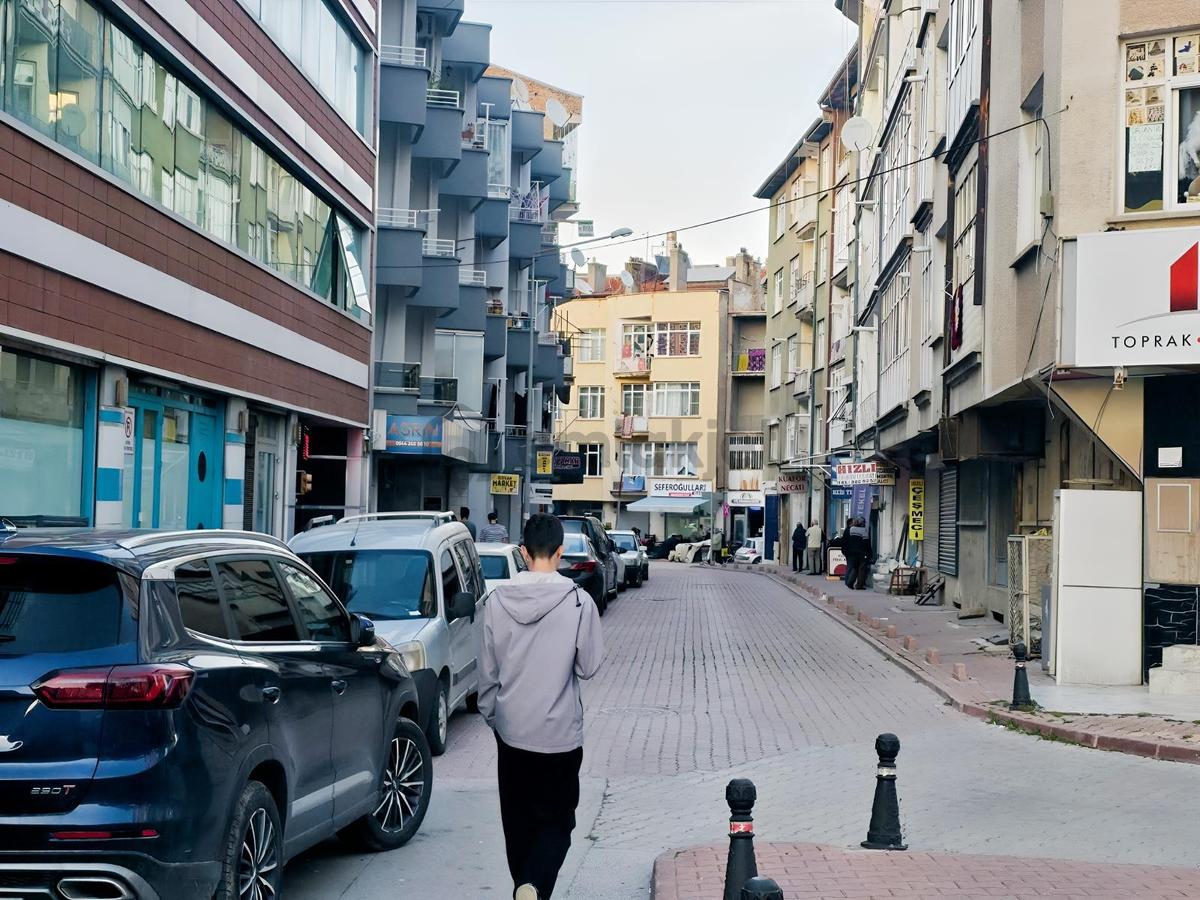 İhsaniye'de 35m2 Satılık Dükkan - 4
