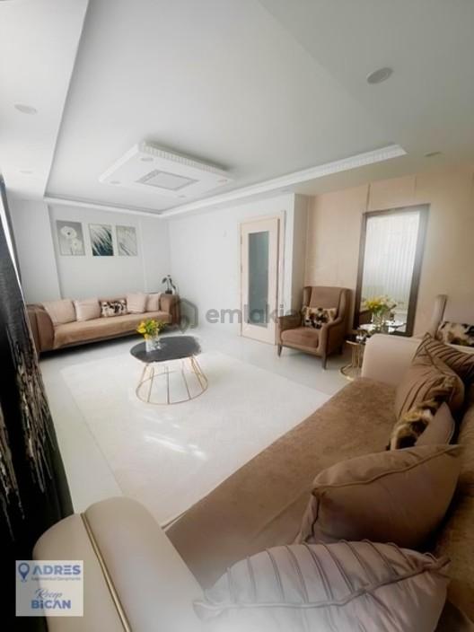 Yeni Mahallede Geniş Ve Kullanışlı 4+1 Ters Dubleks Daire - 2
