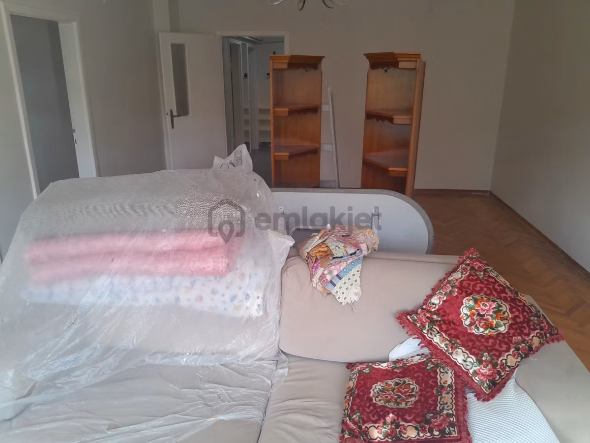 Ahmet Haşim Caddesinde 1.katta ,kombili ,3+1 ,manzaralı.... - 34
