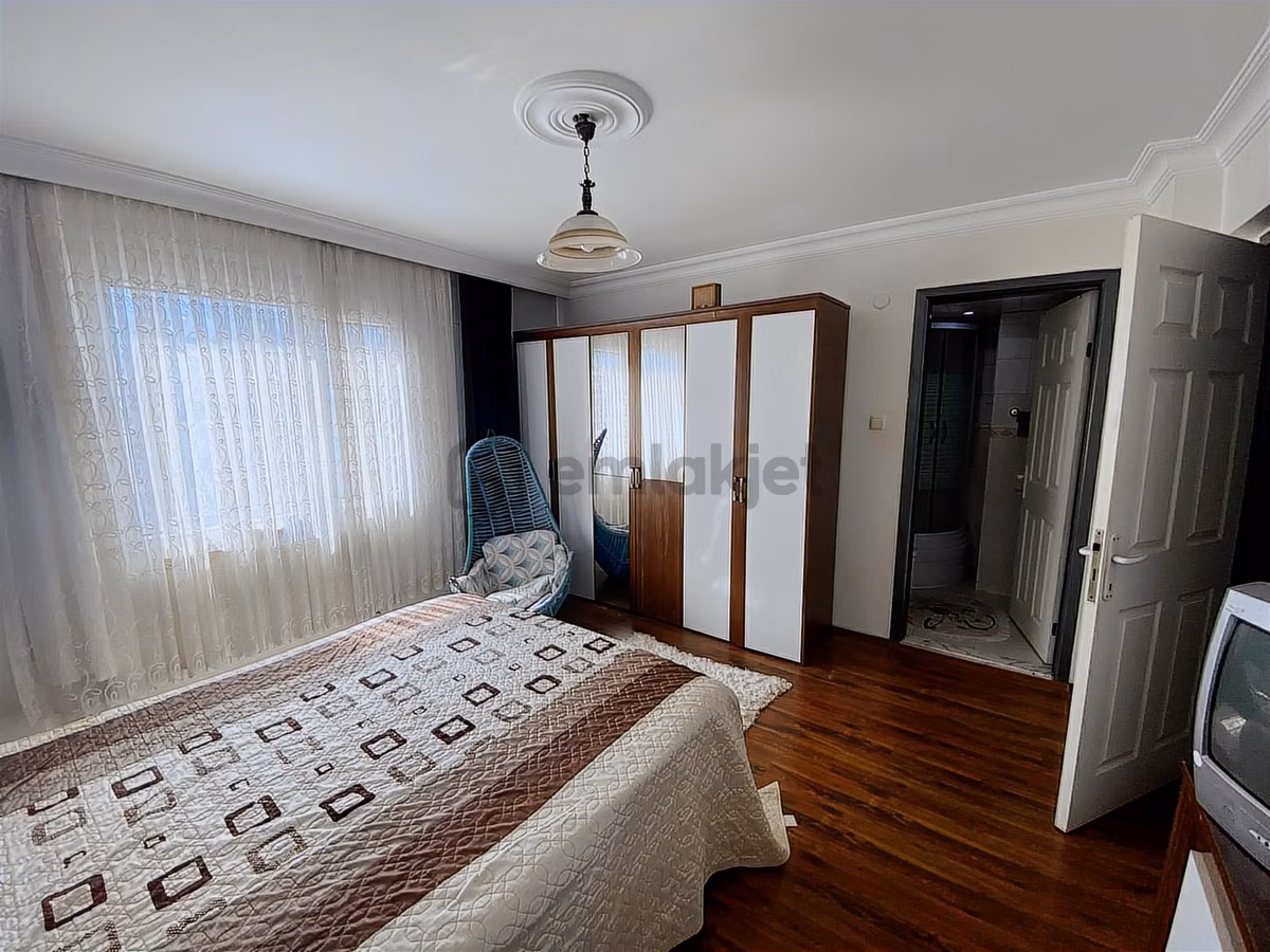 Karşıyaka Satılık Geniş 3+1 Ebeveyn Banyolu Daire - 31