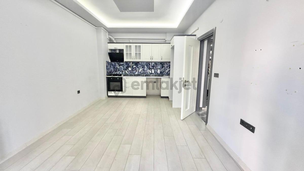 ꧁ay Emlaktan꧂akçay Merkezde Denize Yakın Ön Cephe Kombili Asansörlü Satılık 1+1 Daire