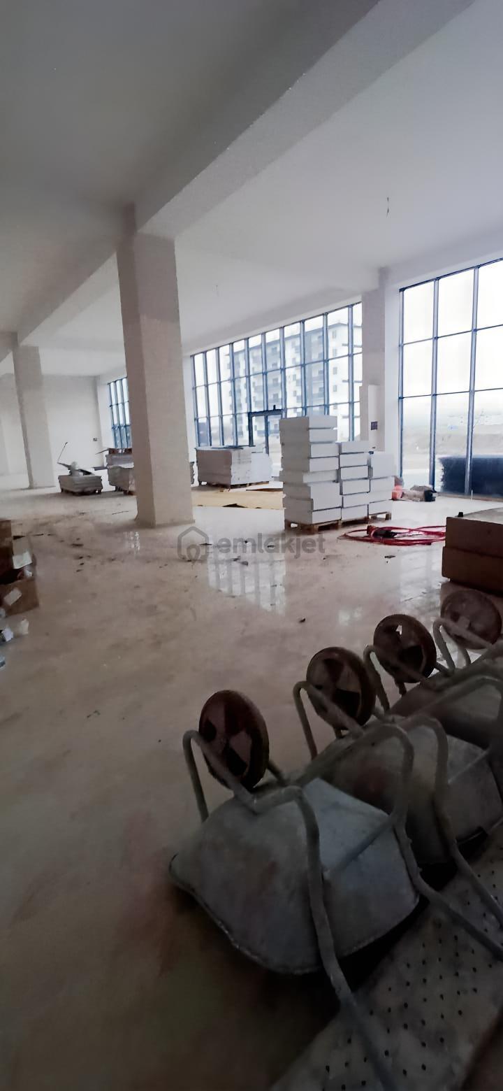 Esenboğada 750m2 Kullanım Alanlı , İskanlı Satılık Dükkan - 3