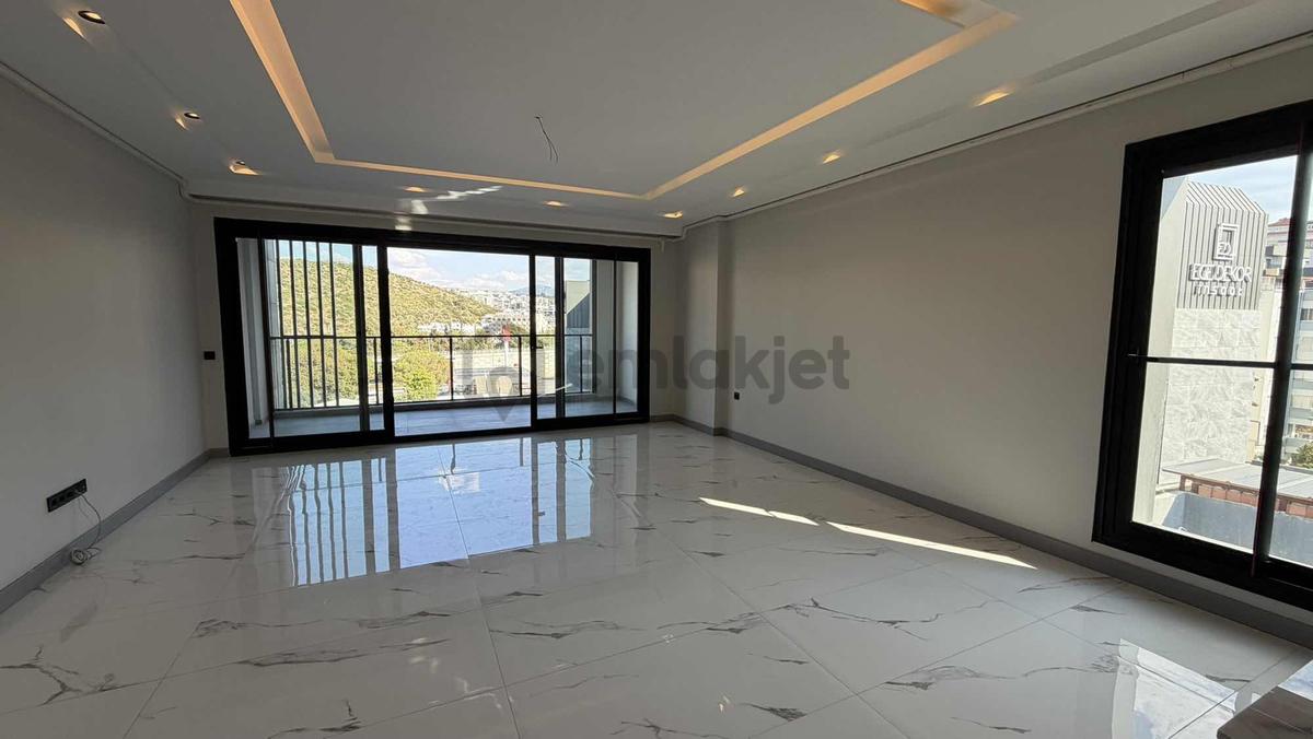 Kuşadası Merkezde 3+1 Ultra Lüks Daire - 6