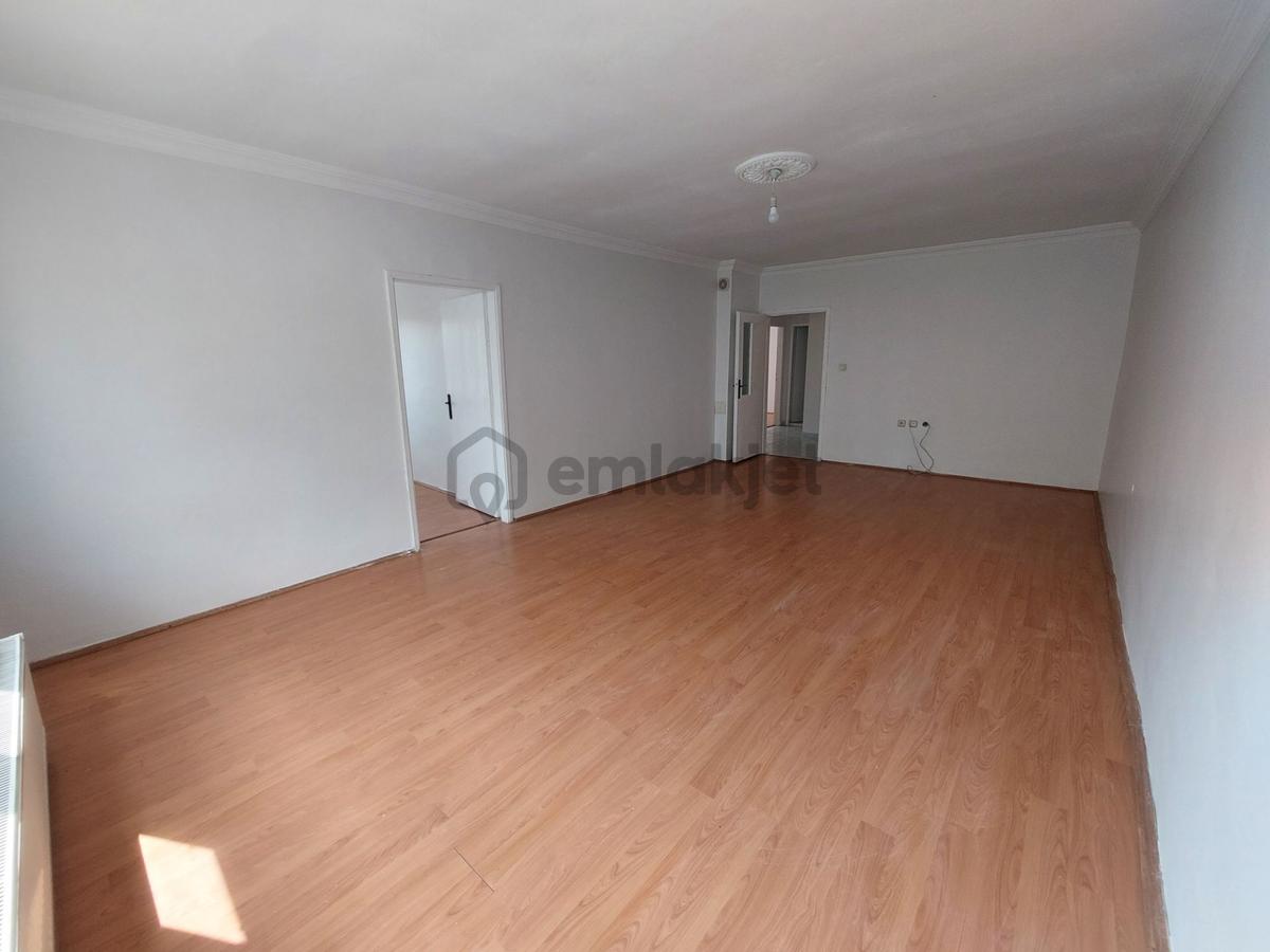 Etimesgut İstasyon Mah. Ara Kat Bakımlı Satılık 3+1 Daire - 11