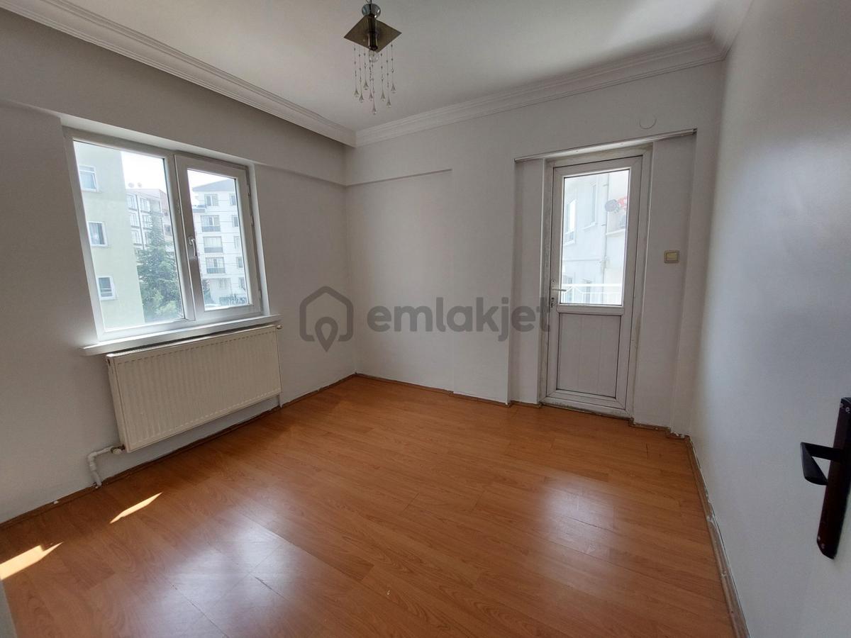Etimesgut İstasyon Mah. Ara Kat Bakımlı Satılık 3+1 Daire - 12