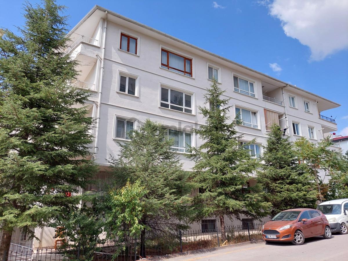 Etimesgut İstasyon Mah. Ara Kat Bakımlı Satılık 3+1 Daire
