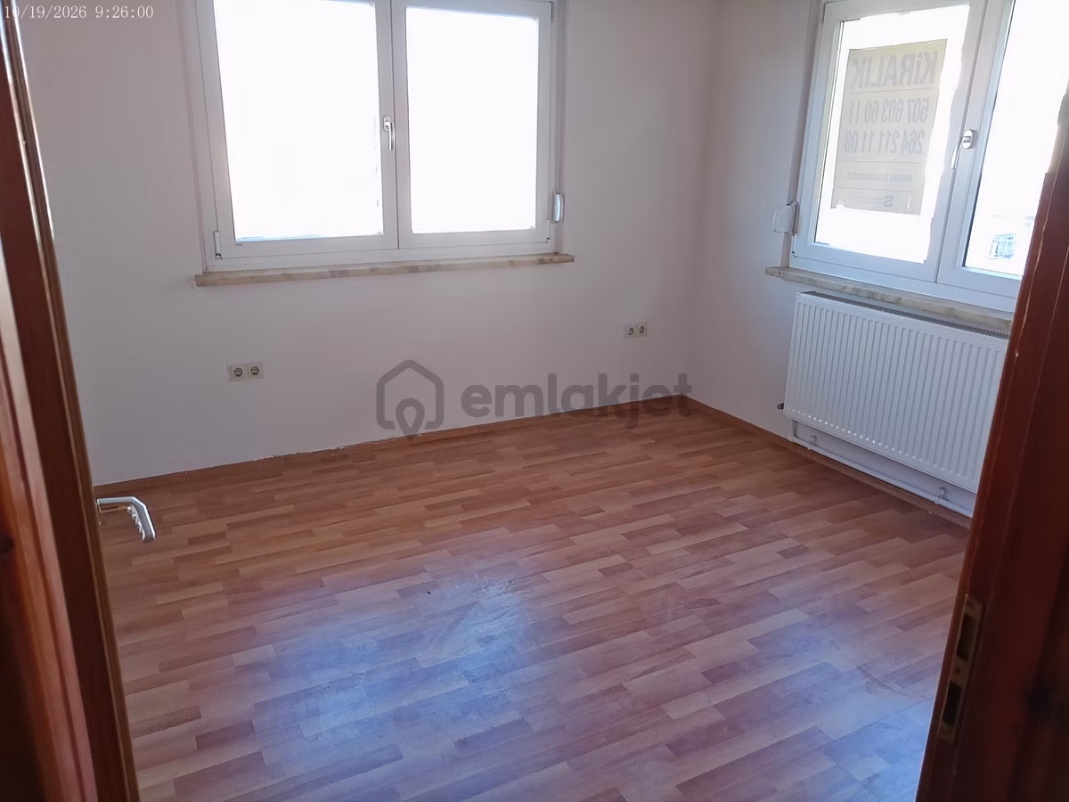 Serdivan Merkezde 200 M2 Geniş Bakımlı Düz Daire - 25