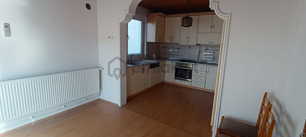 Serdivan Merkezde 200 M2 Geniş Bakımlı Düz Daire - 34