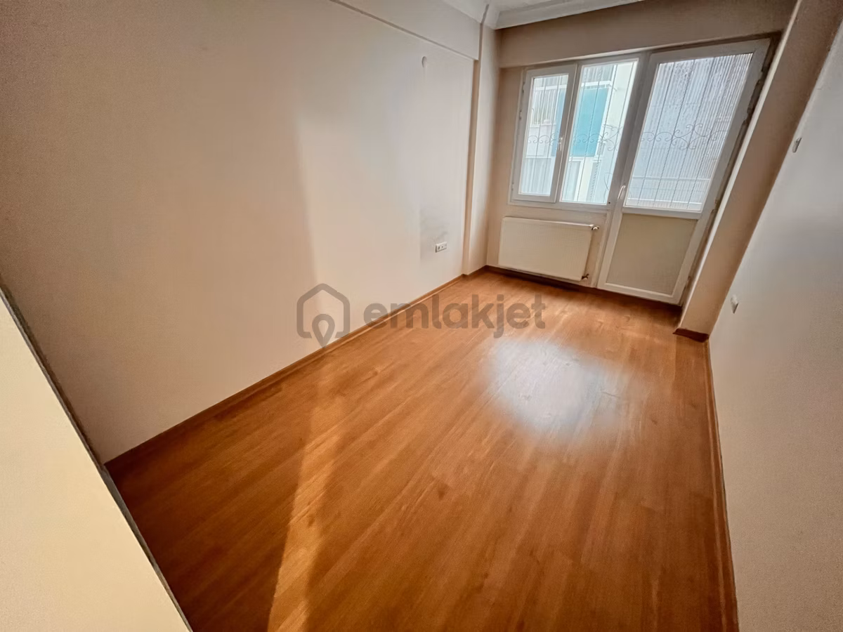Hakimevlerinde Cadde Paralelinde 3+1 130m2 Temiz Bakımlı - 12