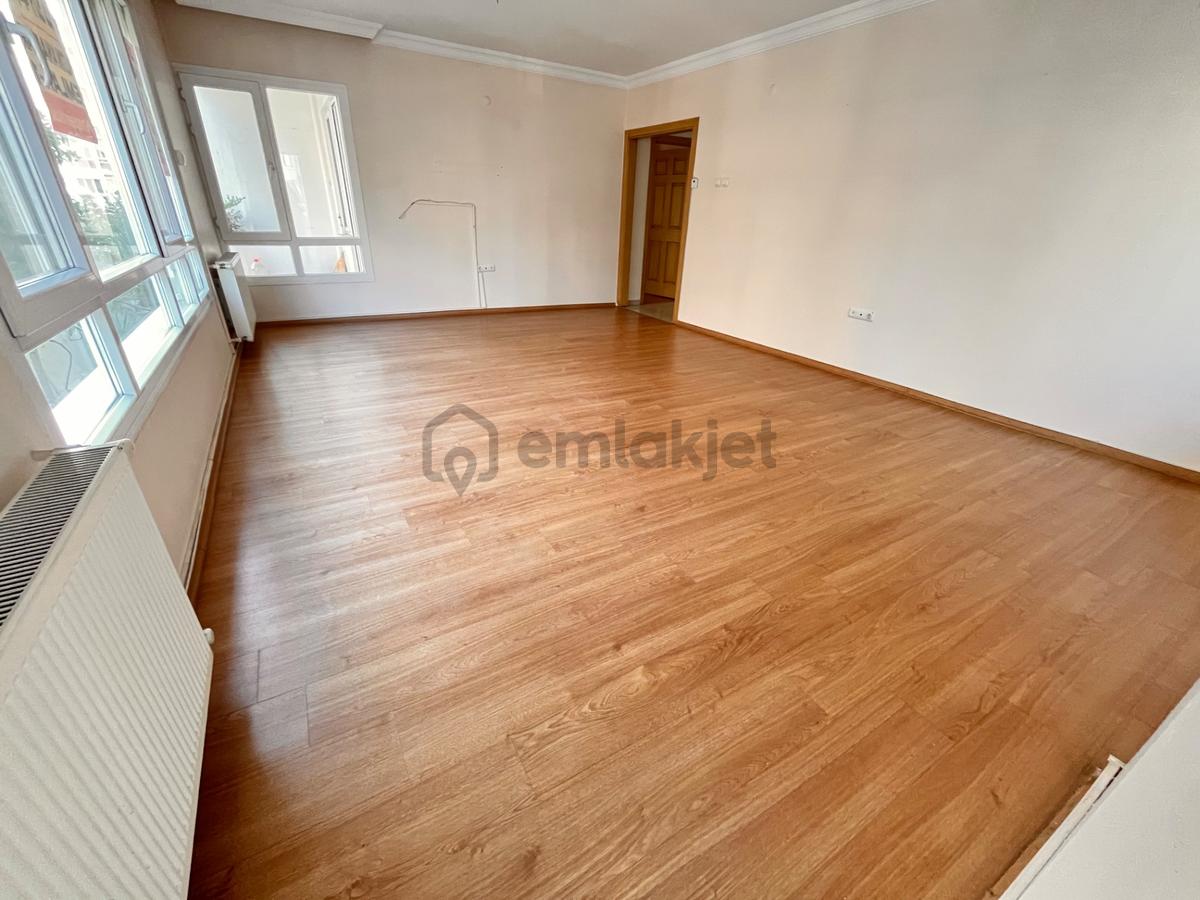 Hakimevlerinde Cadde Paralelinde 3+1 130m2 Temiz Bakımlı - 6