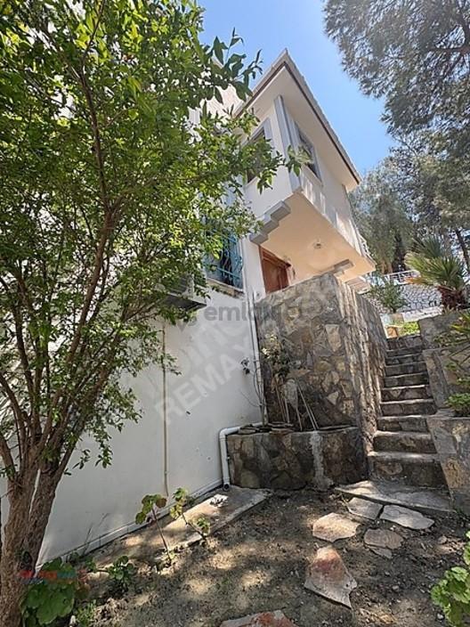 Kuşadası'nda Denize Yürüme Mesafesinde Satılık 4+1 Villa - 11