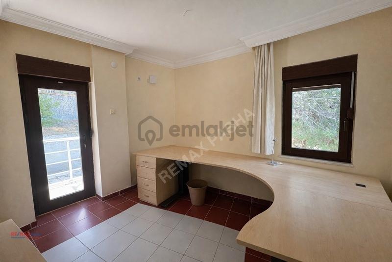 Kuşadası'nda Denize Yürüme Mesafesinde Satılık 4+1 Villa - 32