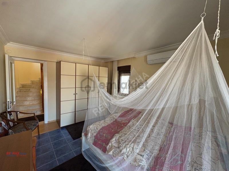 Kuşadası'nda Denize Yürüme Mesafesinde Satılık 4+1 Villa - 30