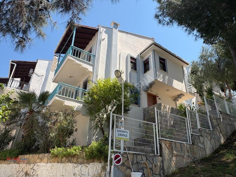 Kuşadası'nda Denize Yürüme Mesafesinde Satılık 4+1 Villa - 4