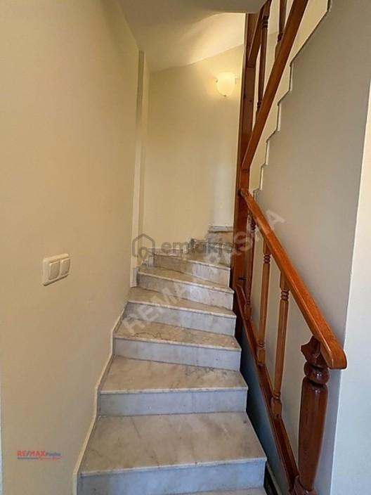 Kuşadası'nda Denize Yürüme Mesafesinde Satılık 4+1 Villa - 27