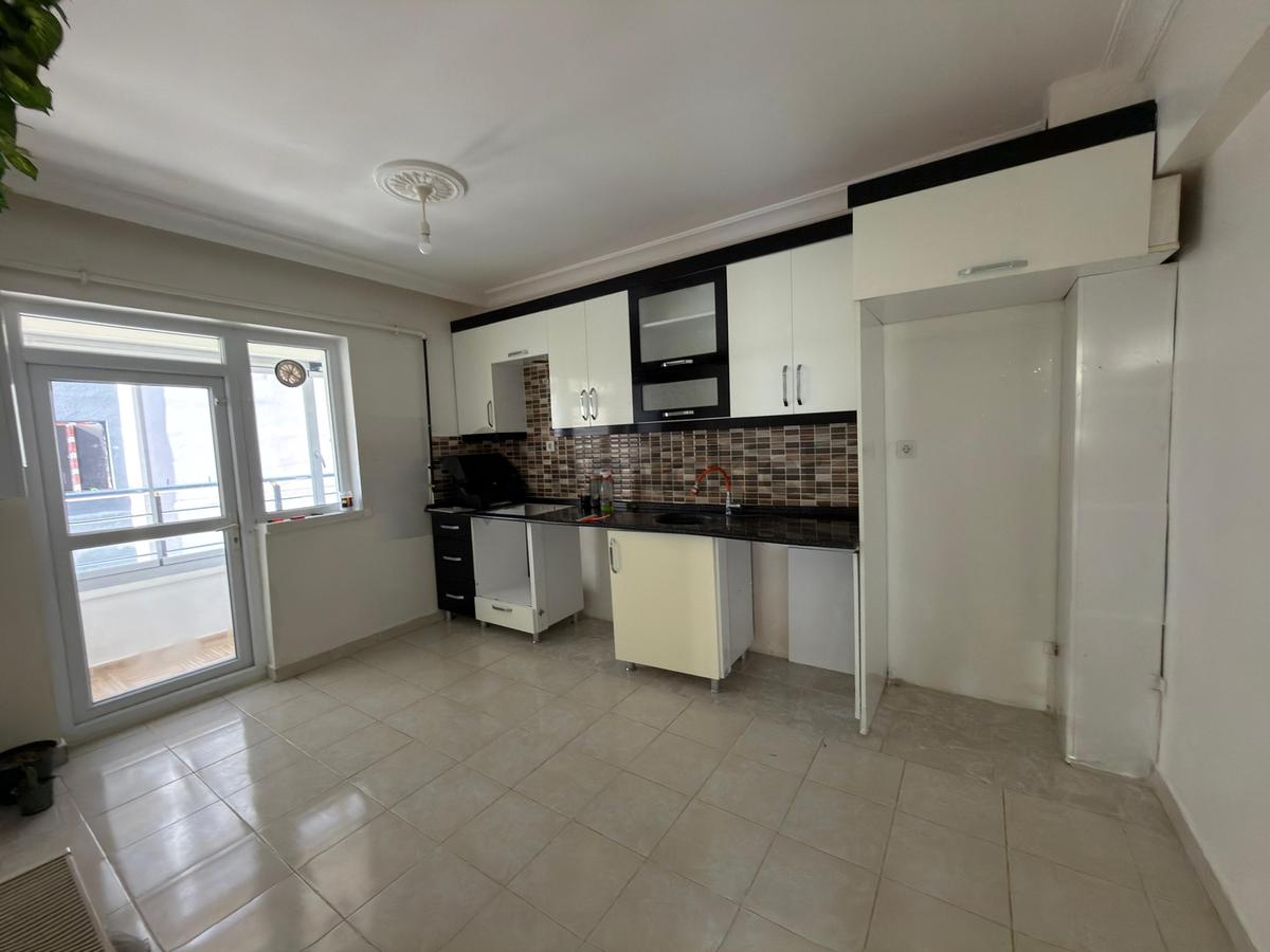 Ümitova Caddesinde Asansörlü Güney Doğu Cephe 4+1