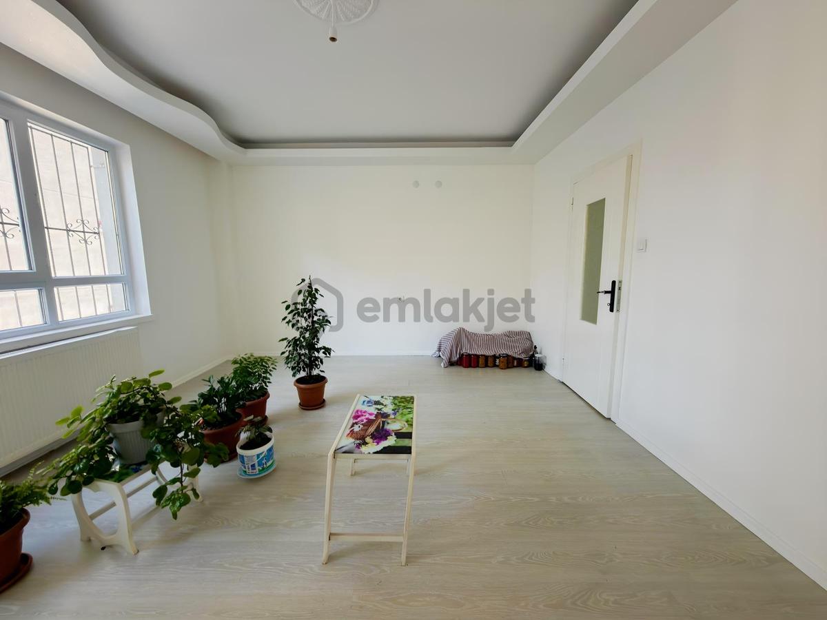 Ümitova Caddesinde Asansörlü Güney Doğu Cephe 4+1 - 23