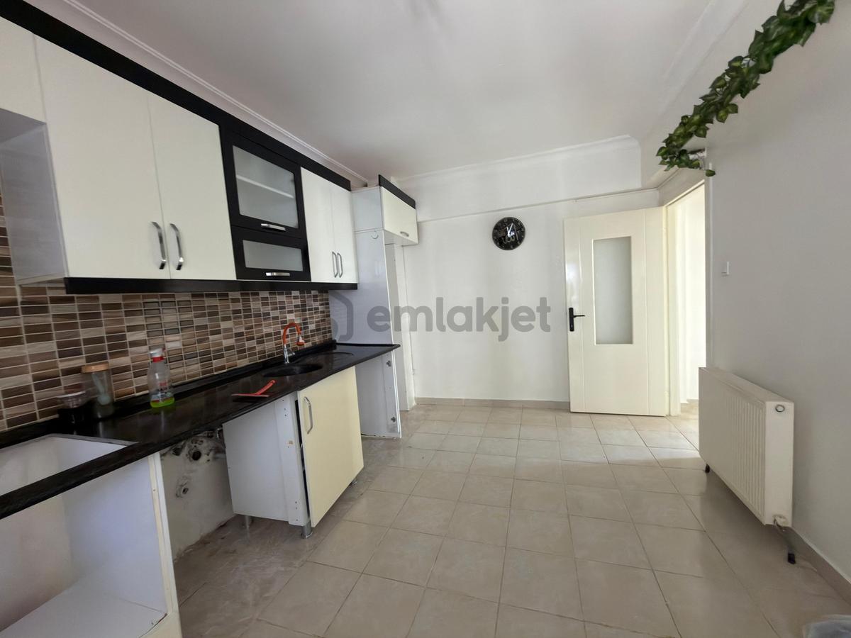Ümitova Caddesinde Asansörlü Güney Doğu Cephe 4+1 - 33