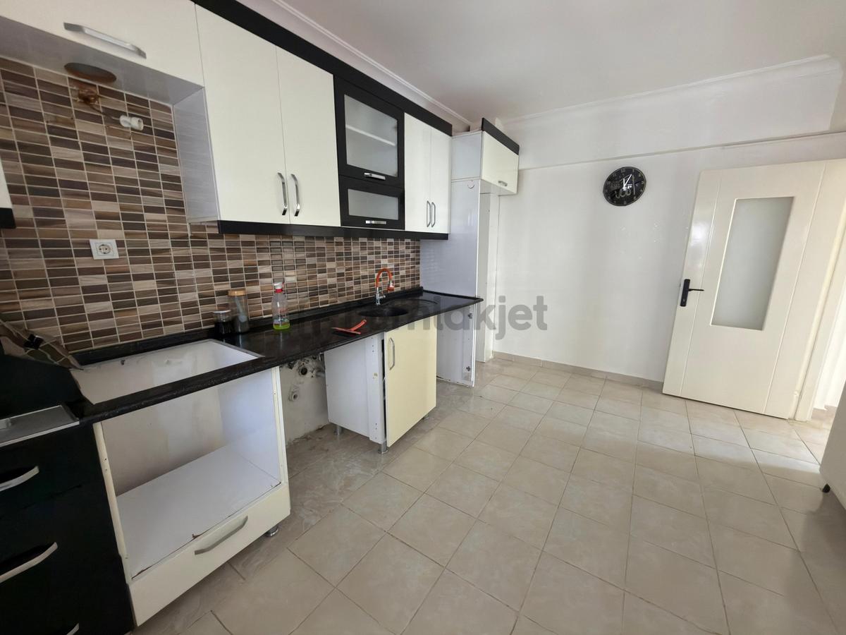 Ümitova Caddesinde Asansörlü Güney Doğu Cephe 4+1 - 32