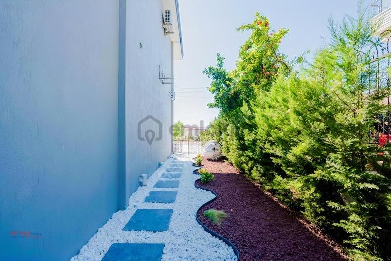 Kuşadası Davutlar Yolu Üzerinde Komple Bina - 12