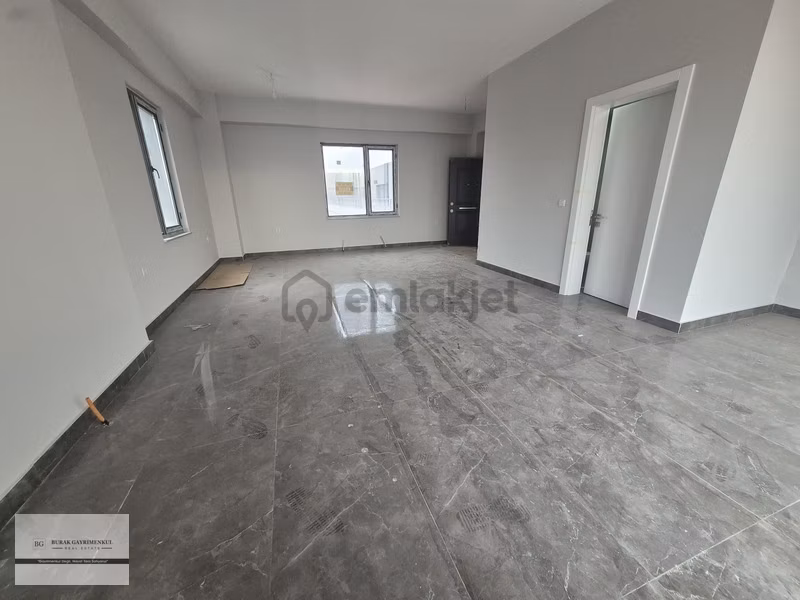 Şaşmaz Merkezde Cadde Üzeri Katta Kiralık - 4